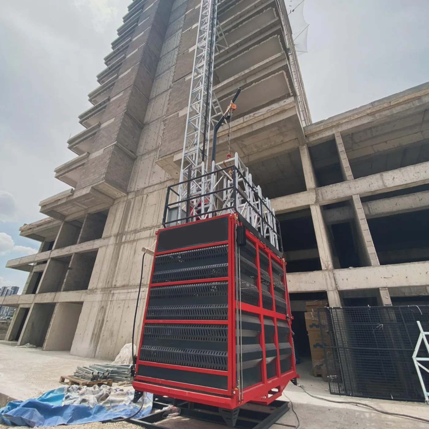 Passenger & Material Hoist