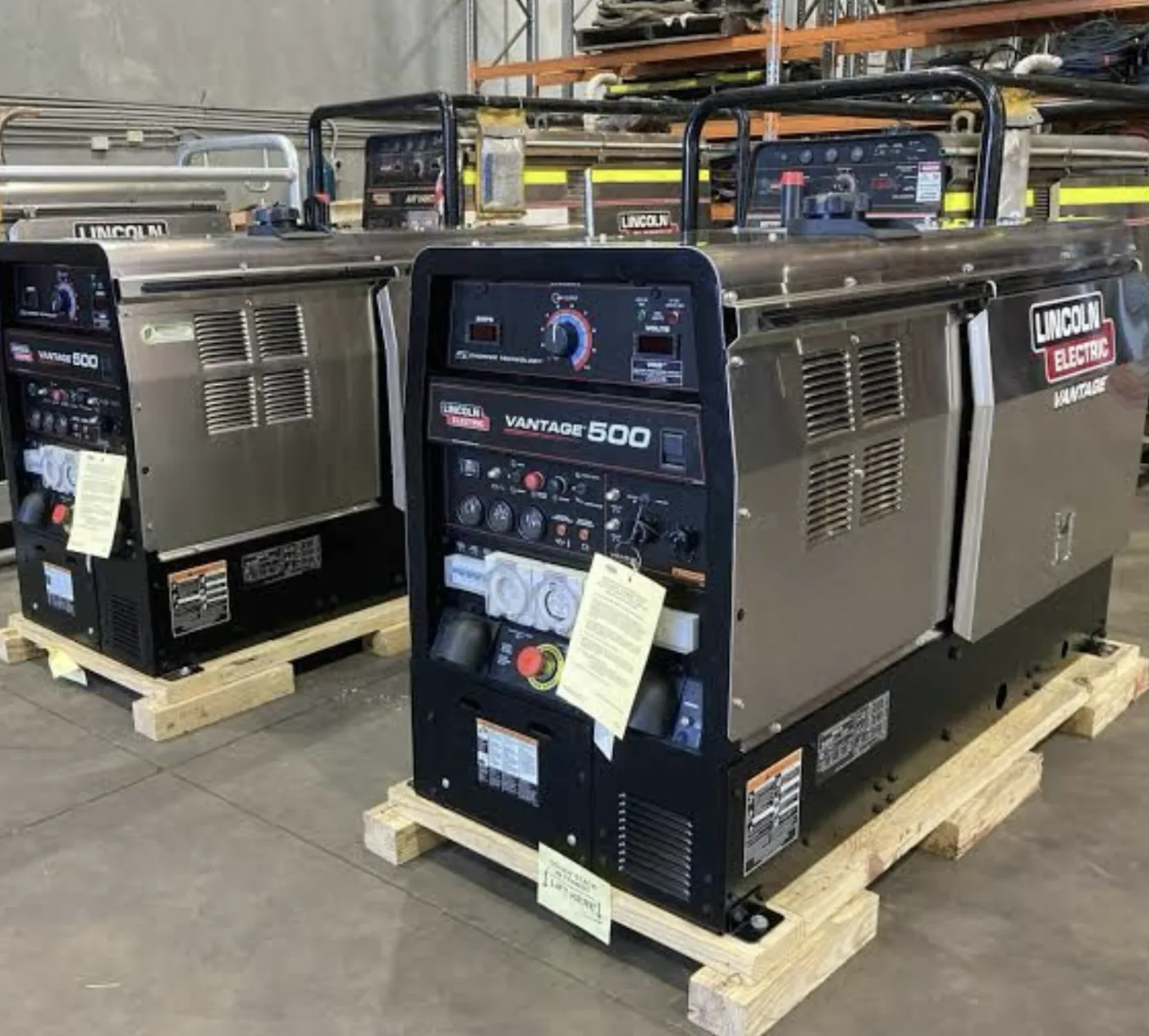 500 Lincoln Welding Machine (with Accessories)